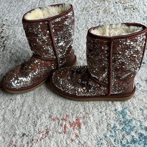 UGG australia glitter sequins short shearling boots 🥾 size 6 US